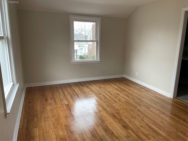 Building Photo - 9 Damson Ln