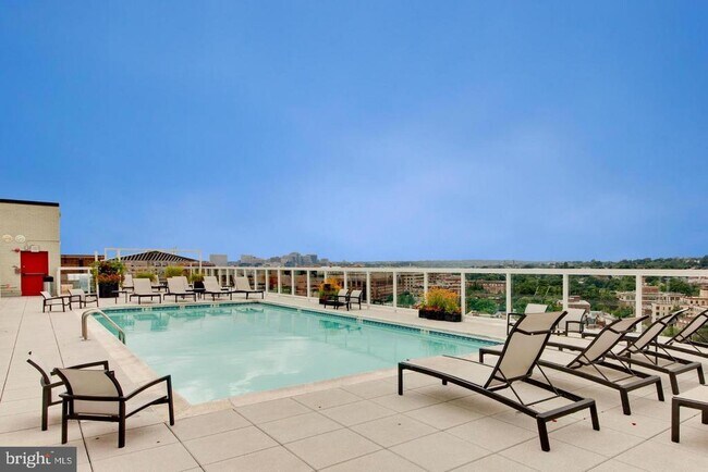 Building Photo - 1330 New Hampshire Ave NW