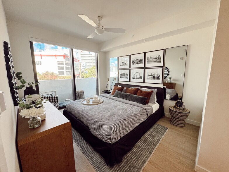 Building Photo - 2571 NE 195th St