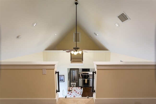 Building Photo - 404 N Meyersville Rd