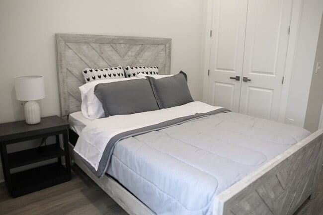 Building Photo - Brand New Single Story Furnished Townhome!