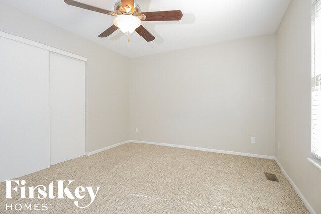 Building Photo - 664 Ballantrae Dr