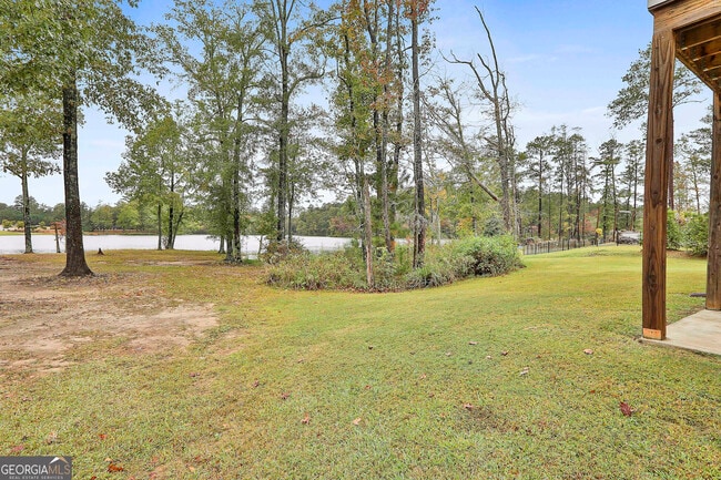 Building Photo - 405 Lakeview Way