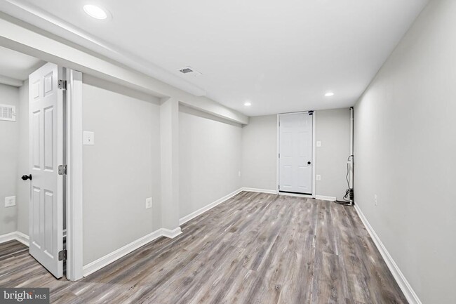 Building Photo - 4206 Ivanhoe Ave