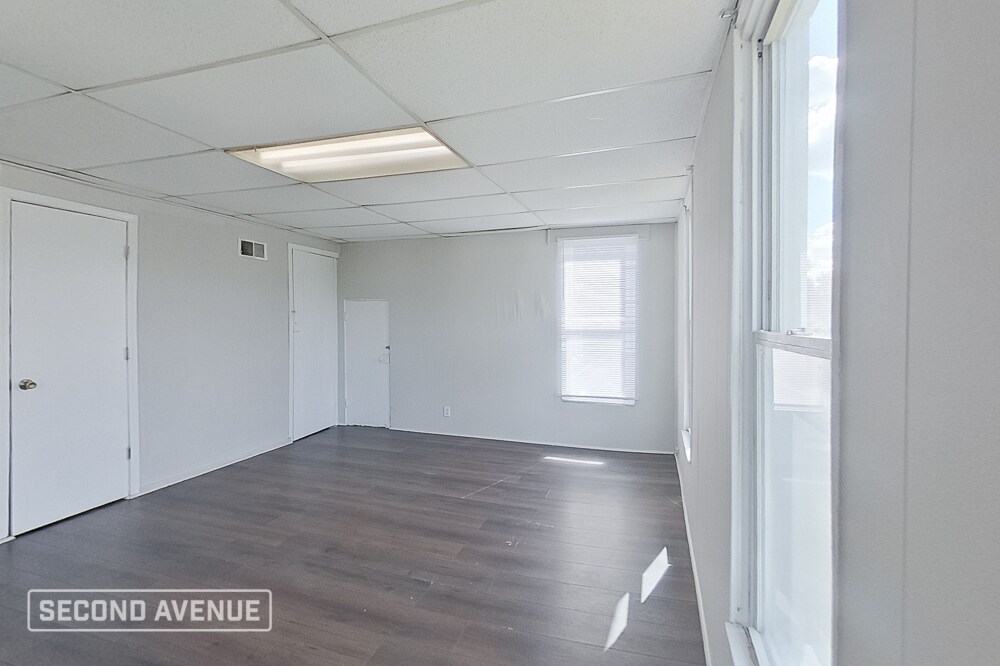 Building Photo - 122 S Longworth Ave