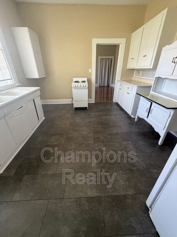 Building Photo - 27 Woodland Cir