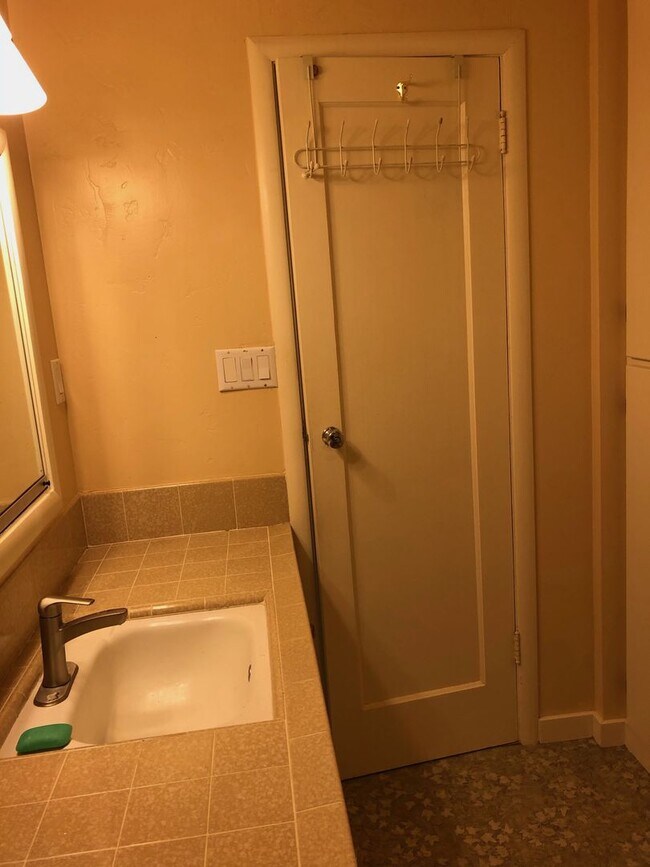 Building Photo - 2 Bedroom cottage,  quiet rural setting