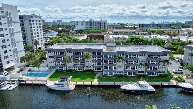 Building Photo - 3121 NE 51st St