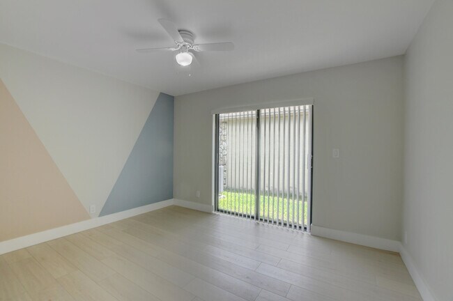Building Photo - 20995 Country Creek Dr