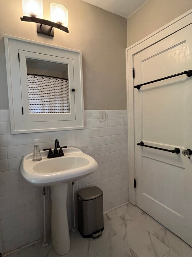 Building Photo - 4732 Harriet Ave