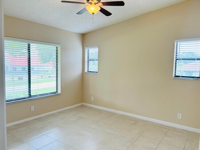 Building Photo - 6649 Somerset Dr