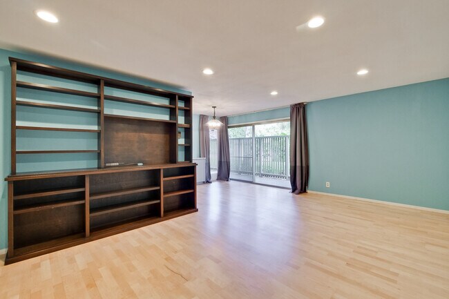 Building Photo - 280 Easy St