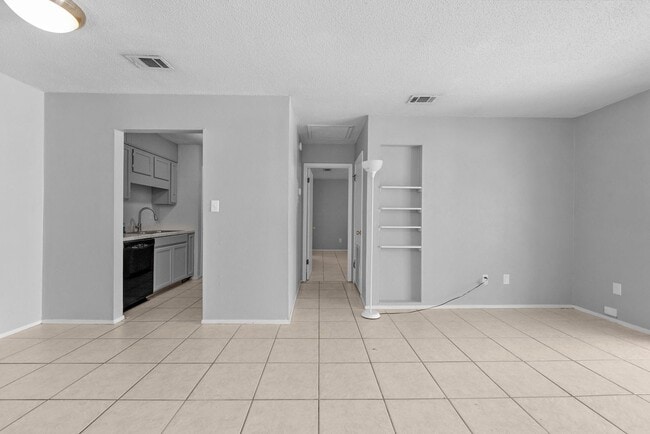 Primary Photo - Charming 1 Bedroom/1 Bathroom Available Now!