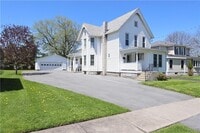 Building Photo - 843 Davidson St