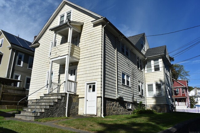 Building Photo - 11 Manhattan Ave