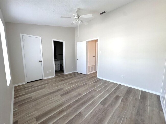 Building Photo - 5900 Grelot Rd