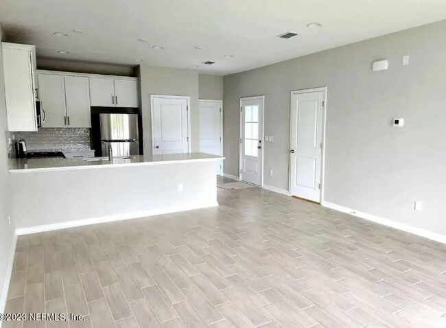 Building Photo - 234 Brandon Lks Dr