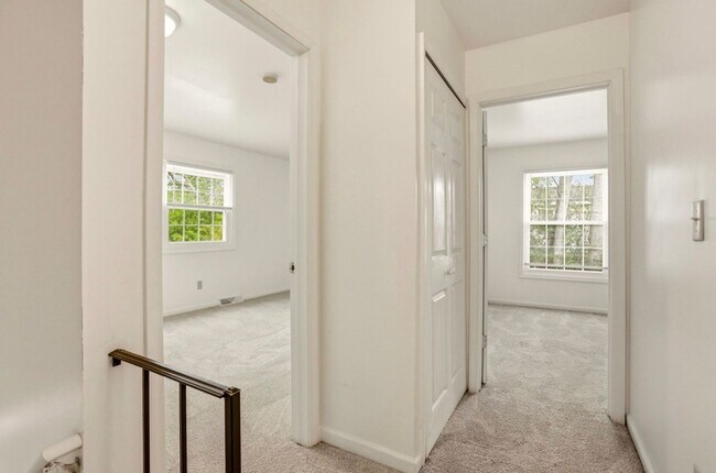 Building Photo - Updated 2 Bedroom Condo for Rent in Saginaw Township