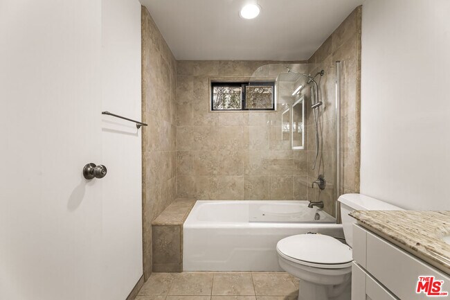 Building Photo - 727 S Ardmore Ave