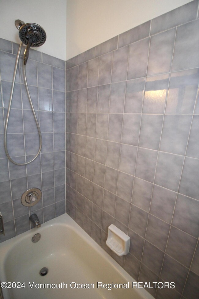 Building Photo - 145 Pine Oak Blvd