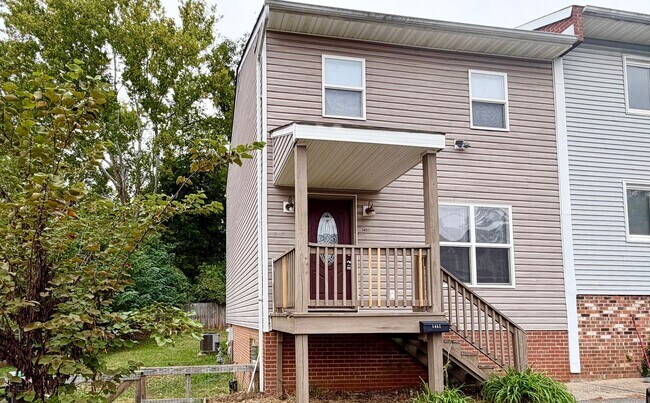 Building Photo - 1457 Avon St