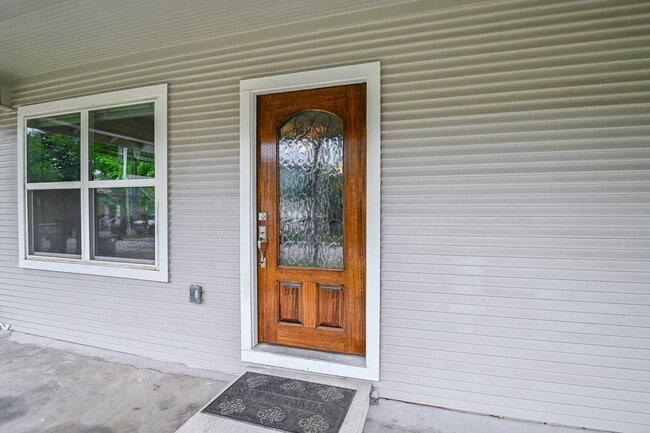 Building Photo - 1110 Louise St