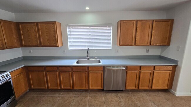 Building Photo - 15537 W Gelding Dr