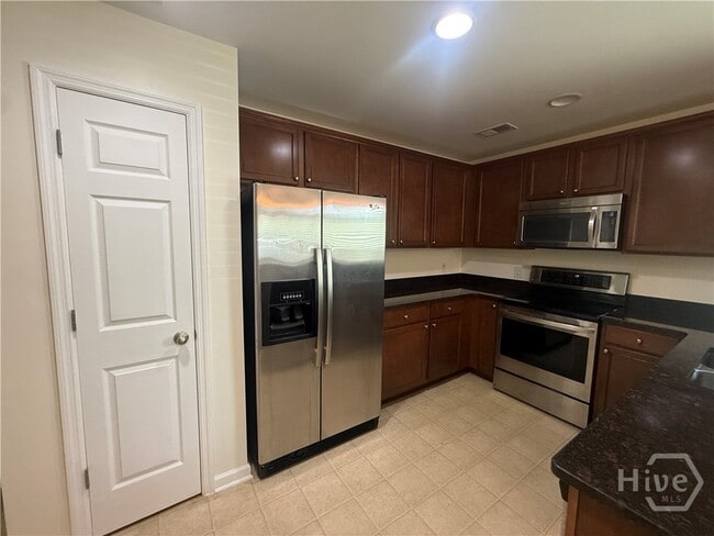 Building Photo - 426 Lions Den Dr