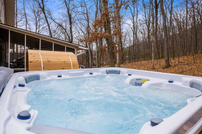 Building Photo - 2964 Hopkins Dr