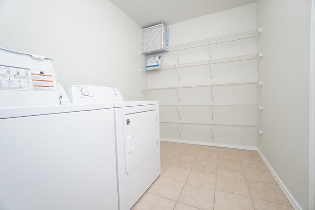 Building Photo - 16274 Silver Creek Ave