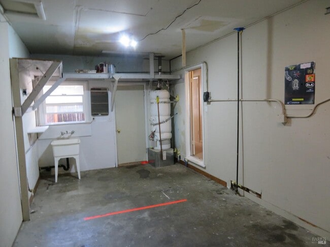 Building Photo - 812 Lovers Dr