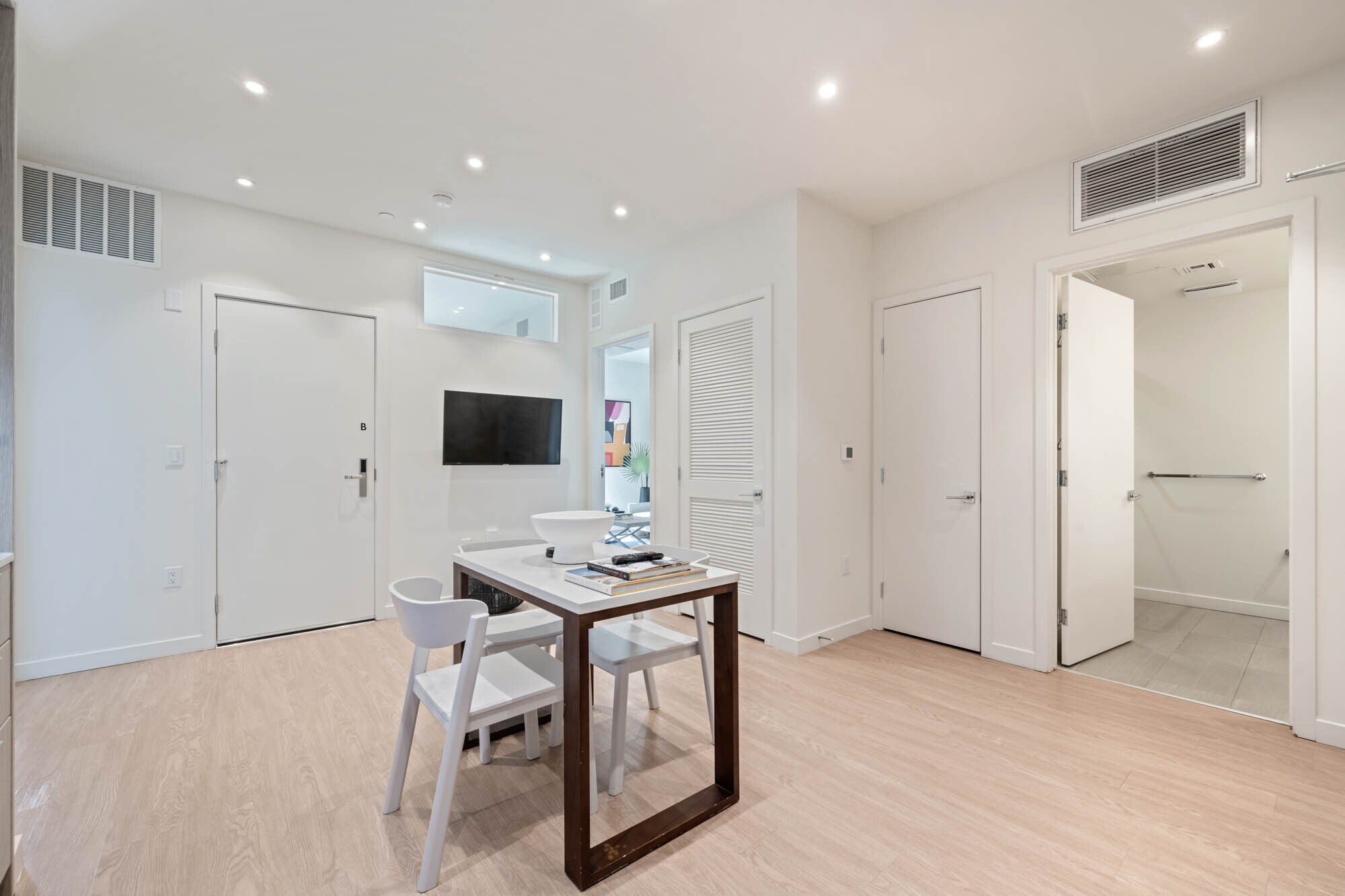 Building Photo - 5851 W 88th St