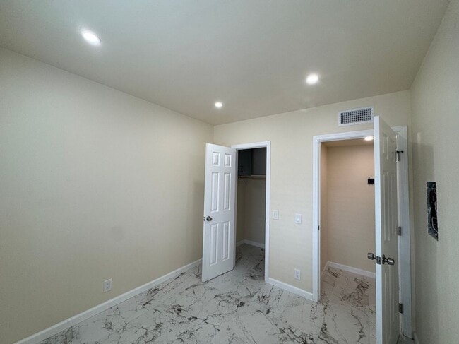 Building Photo - 851 N San Antonio Ave