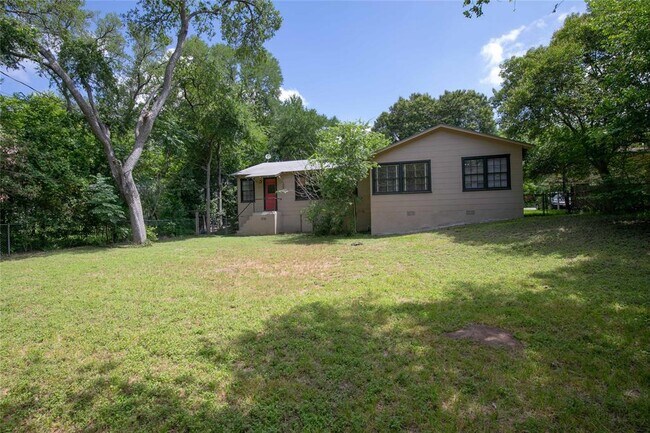Building Photo - 1811 E 39th St