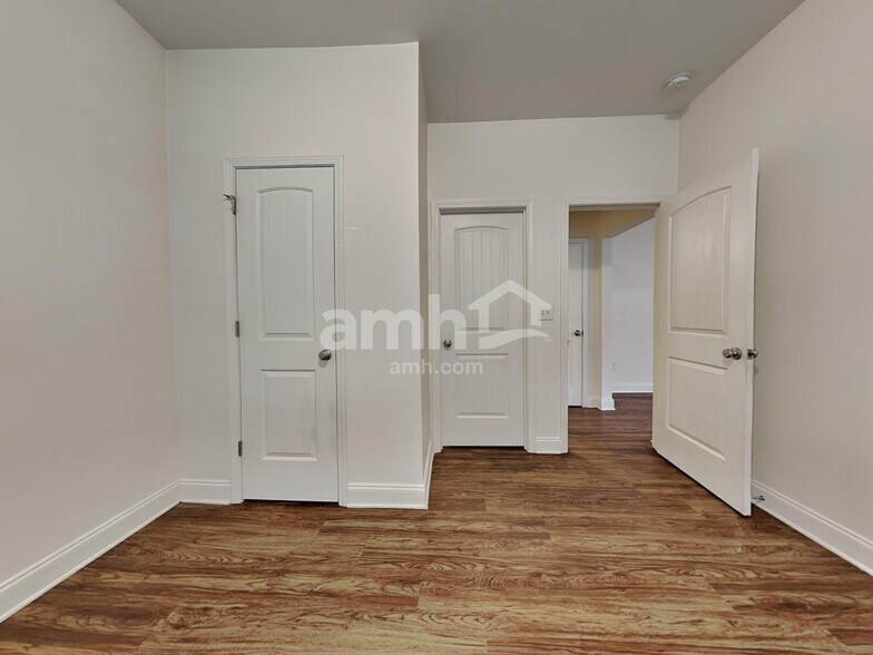 Building Photo - 1512 Weatherbrook Cir