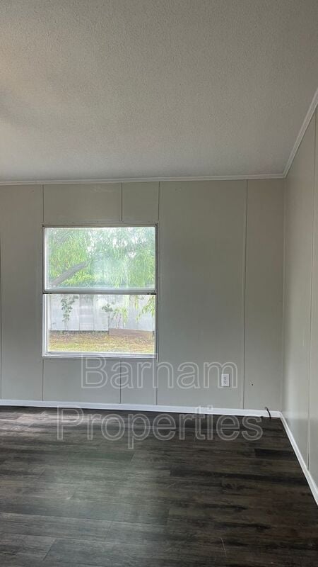 Building Photo - 265 Cir Pk Dr