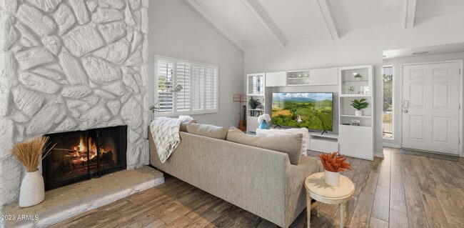 Building Photo - 7526 N Vía De La Campana