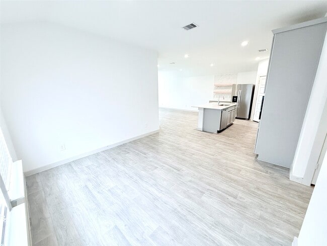 Building Photo - 2824 Gunnersbury Dr