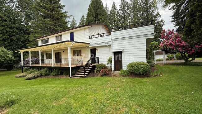 Building Photo - Sprawling 5 BD | 3 BA with Basement - Gresham