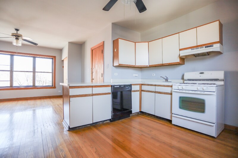 Building Photo - 1348 W Foster Ave