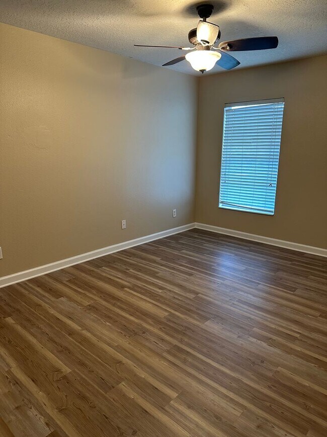 Building Photo - Beautiful Home Located in Great Community with all the Amenities.