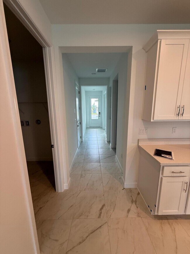 Building Photo - 13509 SW Bally Dr