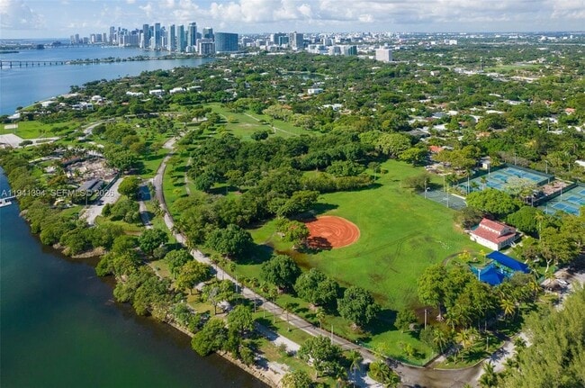 Building Photo - 600 NE 57th St