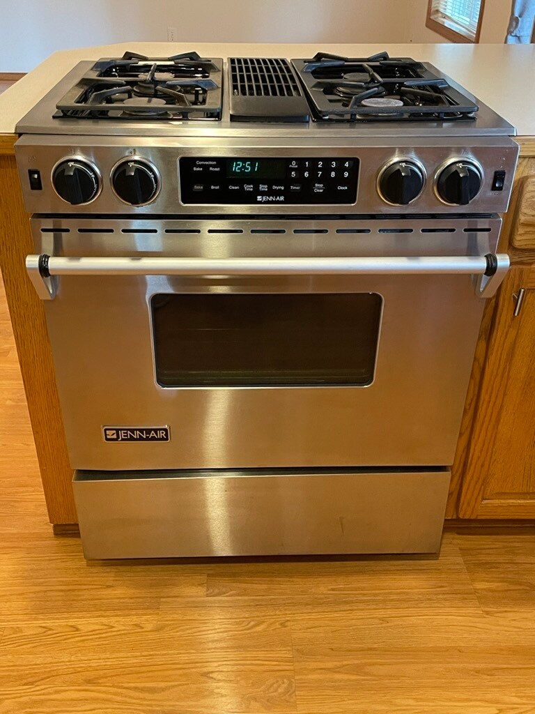 Stove - 3921 Magrath Rd