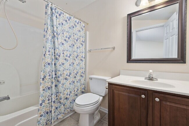 Building Photo - Coastal Living in a Quiet Community