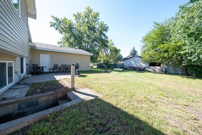 Building Photo - 8001 Vincent Cir N
