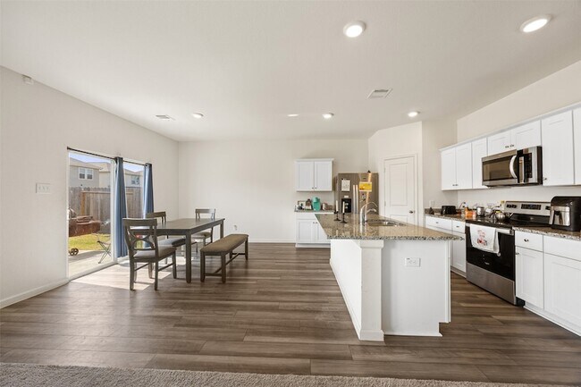 Building Photo - 7826 Pink Dahlia Dr