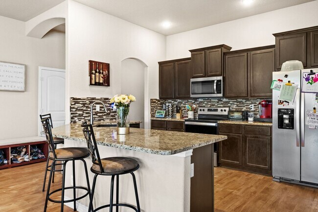 Building Photo - 907 Hickok Dr