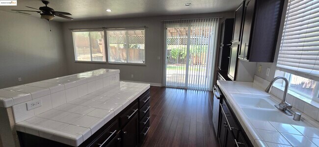 Building Photo - 462 Windwood Dr