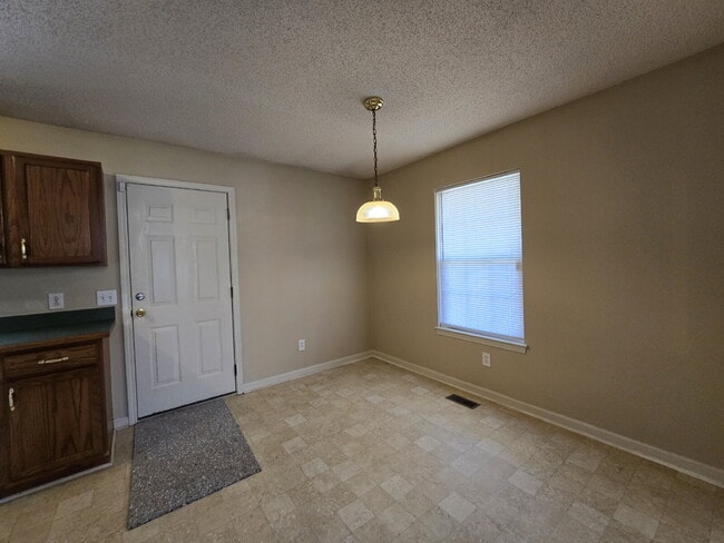 Building Photo - 1007 Walnut Dr